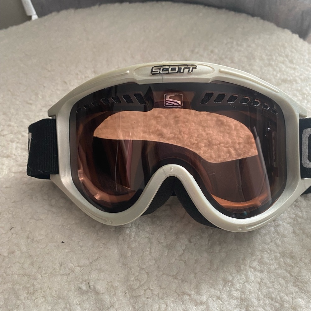 Scott’s performance ski goggles